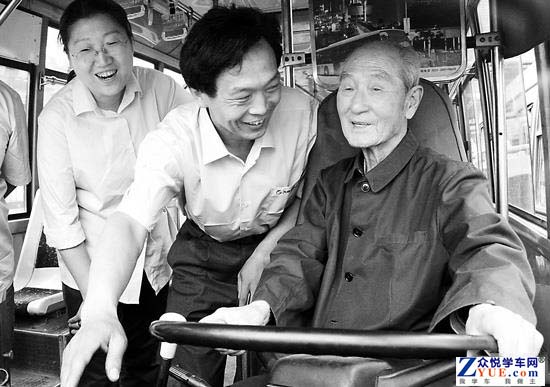 老人对bet57365最快检测中心客服评价 老人对bet57365最快检测中心客服评价